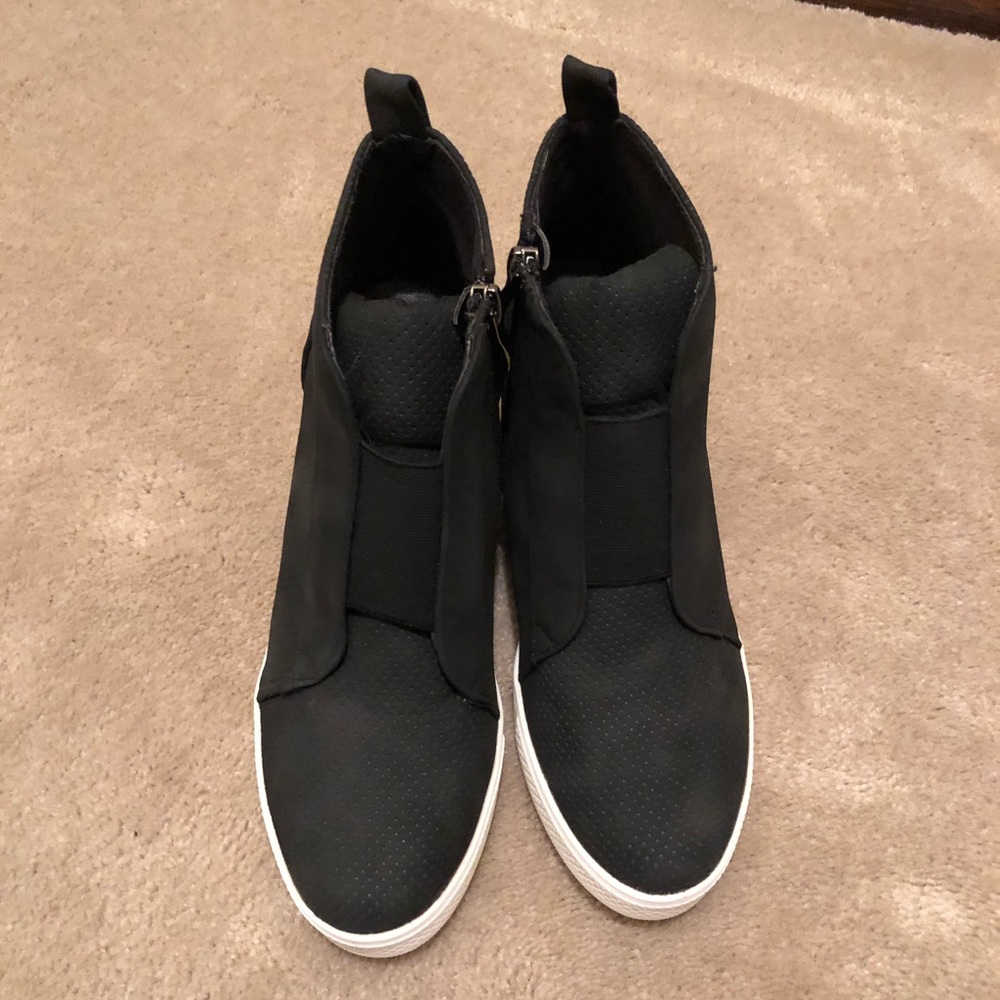 NWOT Black Platform Sneakers